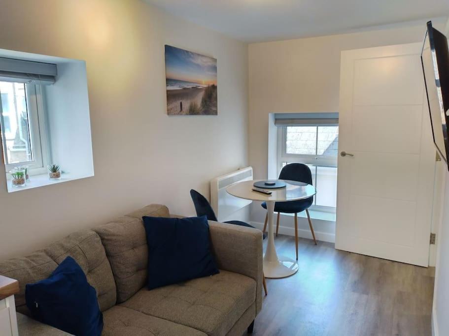 Smart Modern Studio Flat In Central Apartment